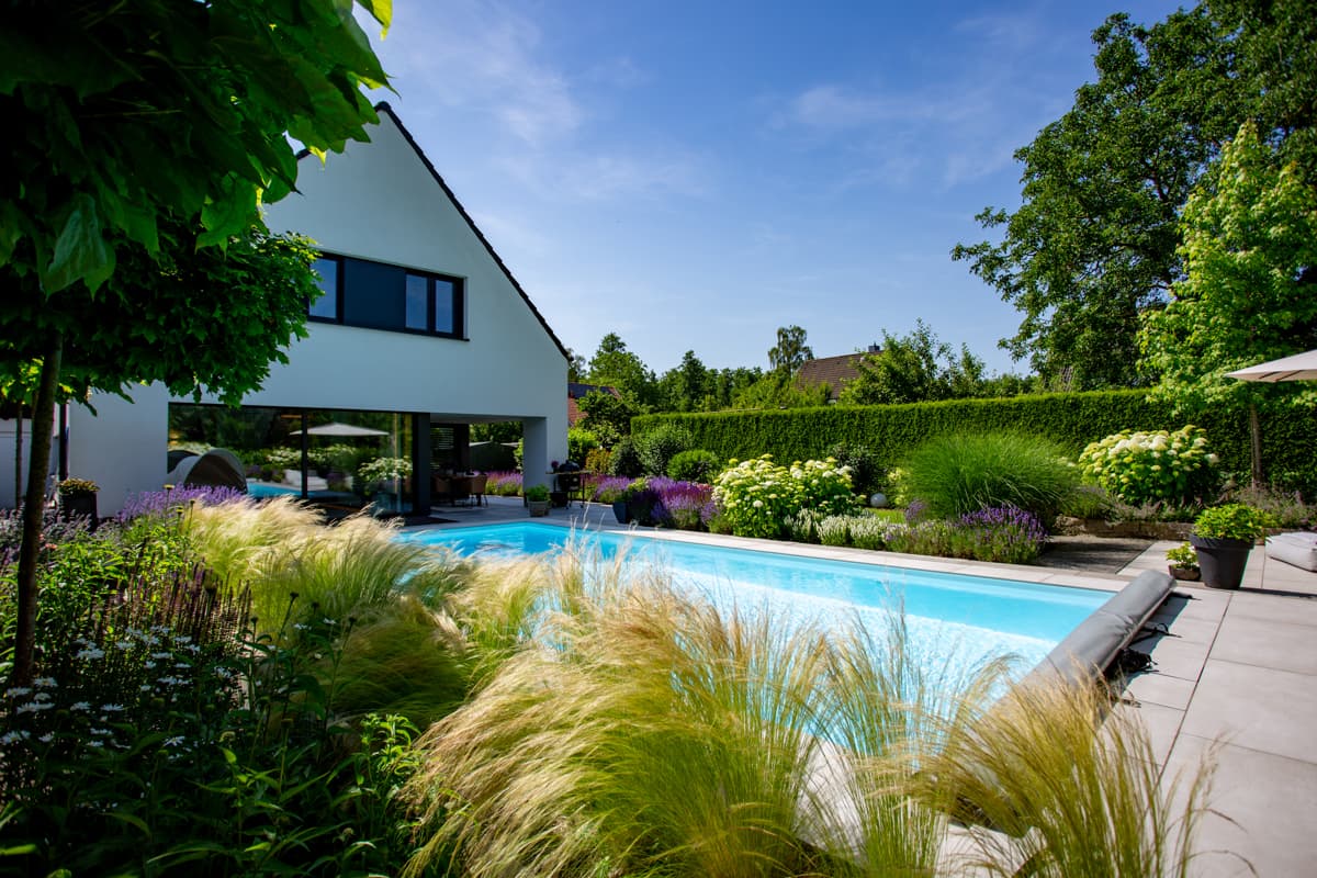 Modernes Architektenhaus mit Pool, Fasssauna und Doppelcarport – Wohnen auf Neubauniveau in Hasbergen
