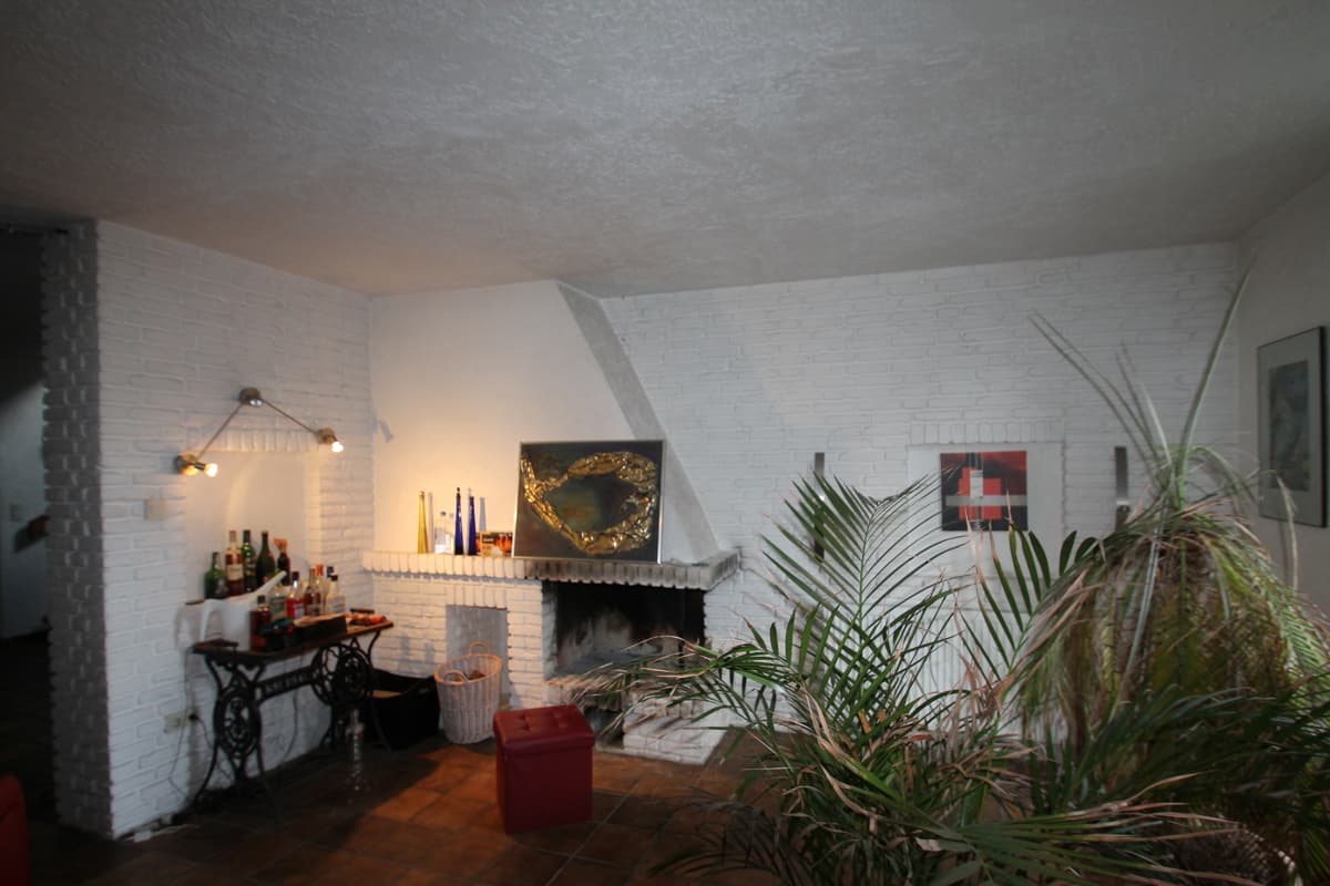 Wohnraum mit Kamin