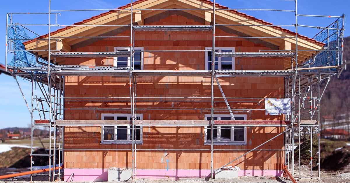 Altes Zuhause verkauft, Neubau noch nicht fertig – was nun?
